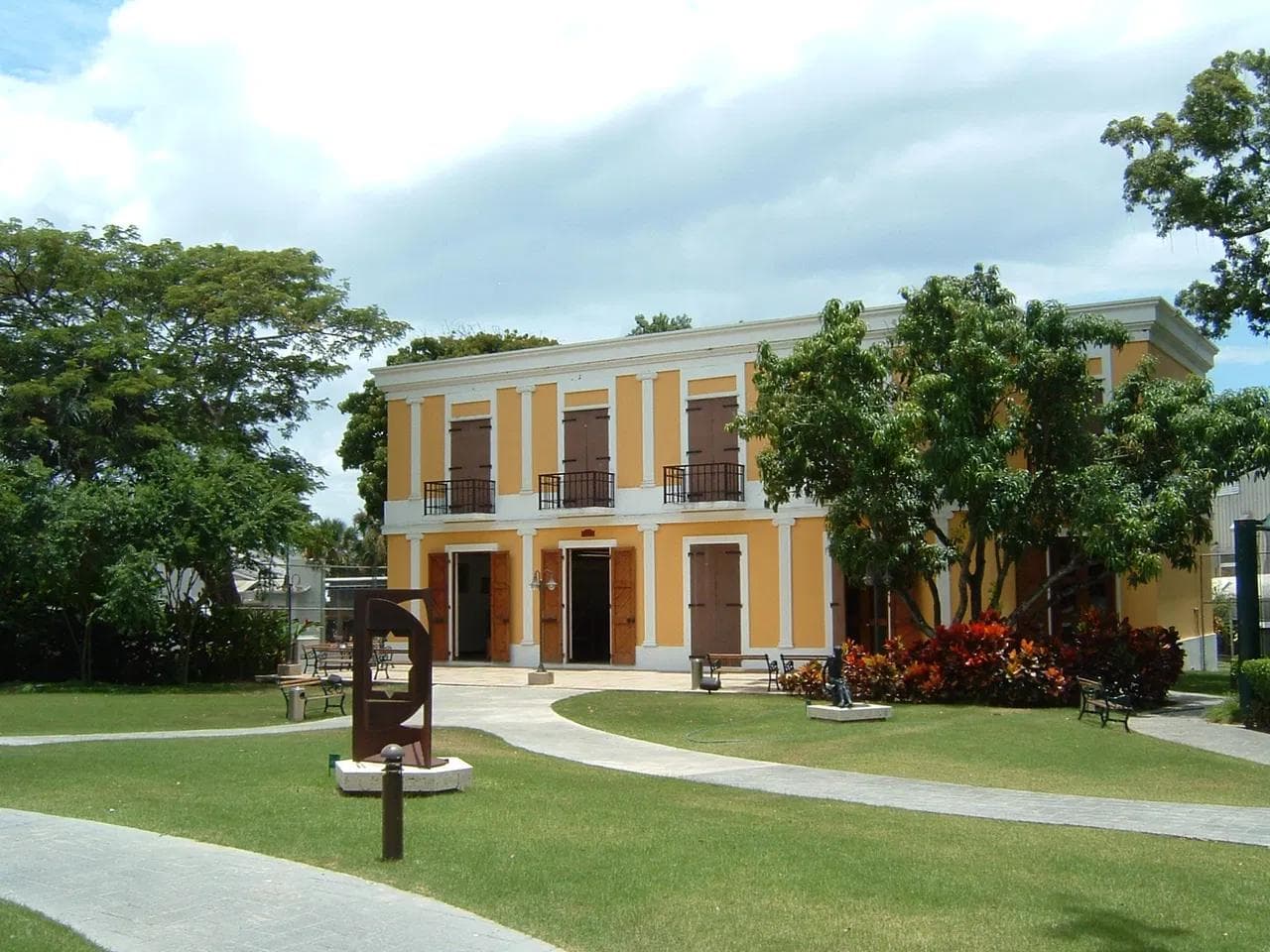 Centro Cultural Eduardo León Jimenes
