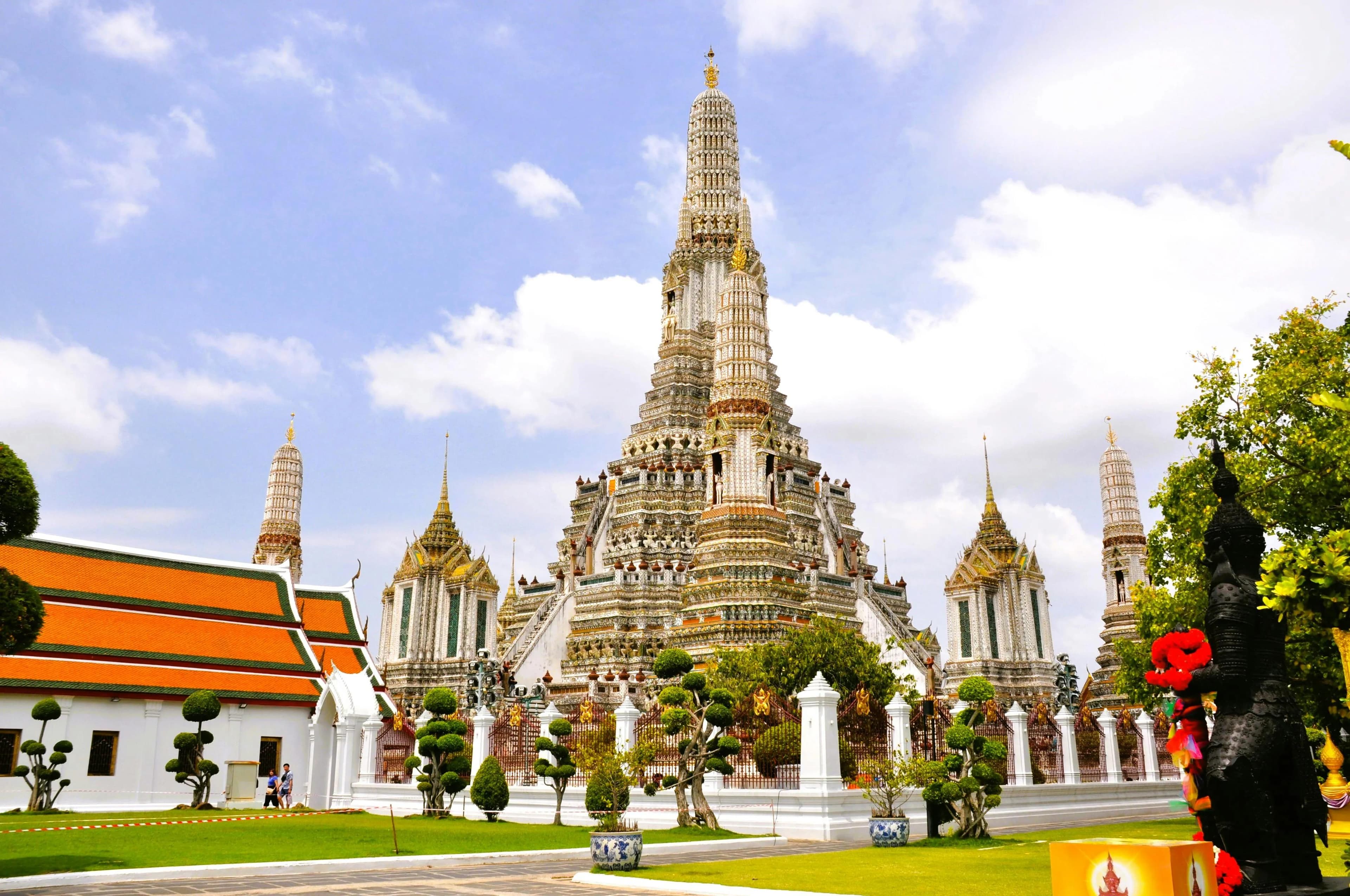 wat arun (temple of dawn)